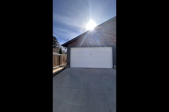 Photo - 11425-11467 67 St NW Unit 11425 - Garage