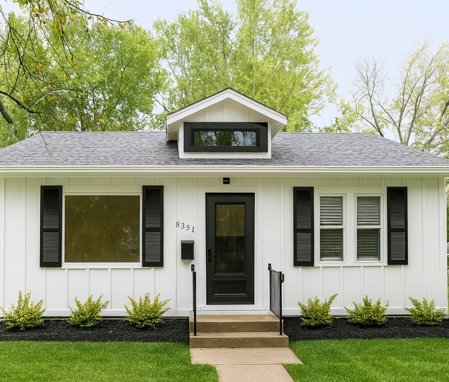 Building Photo - SEE IT NOW: Charming and beautifully updated bungalow in the heart of Kansas City!