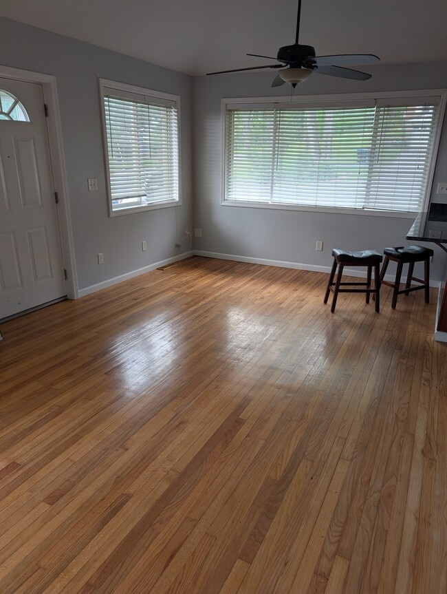 Dining area - 64 Pollock Rd