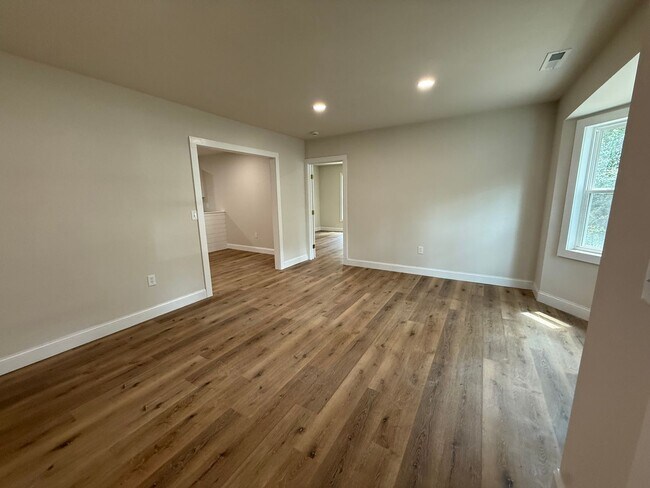 Photo - Modern Comfort & Convenient Living