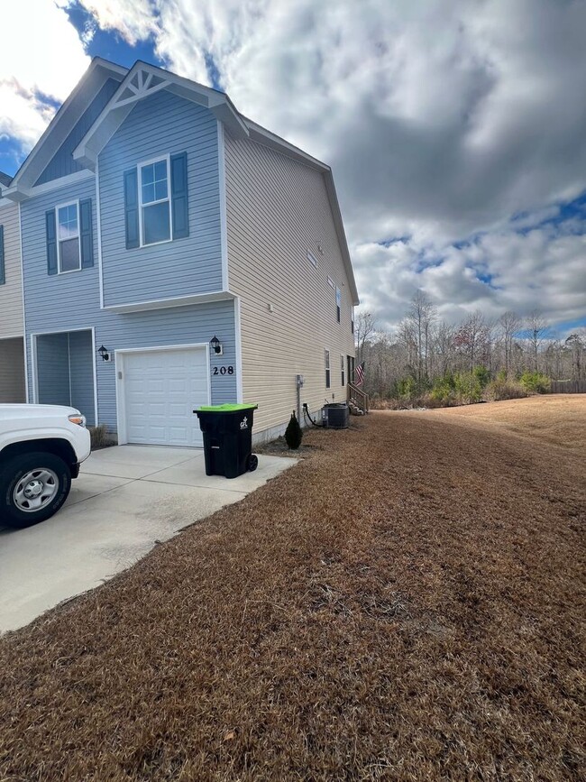 Photo - 208 Shallowbag Bay Ln