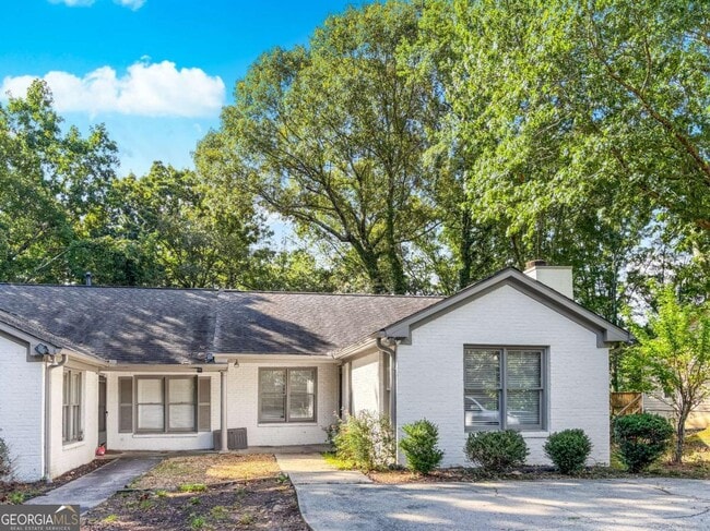 Building Photo - 1840 Cooper Lake Dr SE