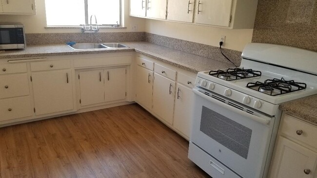 Building Photo - 12072 Lamanda St Unit 4