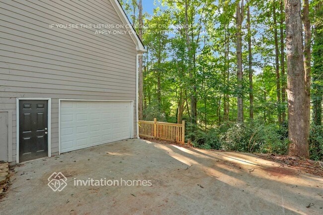 Photo - 662 Lakeridge Dr SE