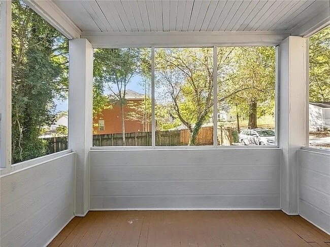 Photo - 845 Oak St SW