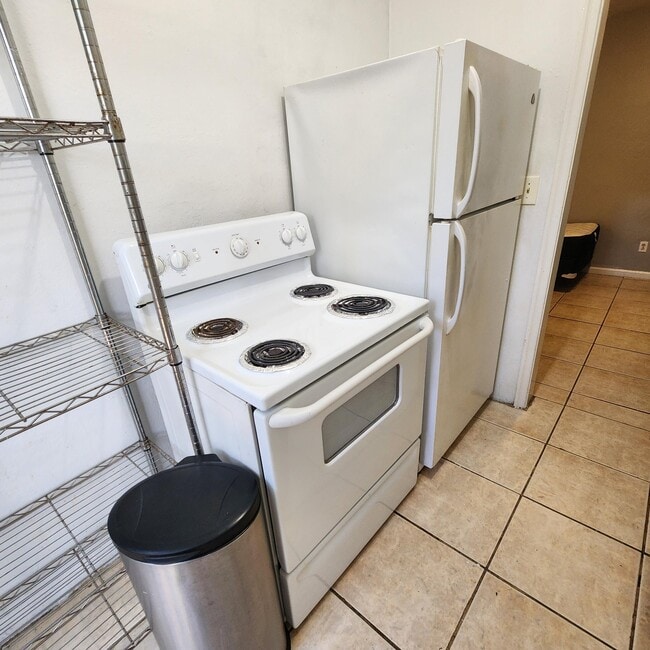 Photo - 715 SW 4th St Unidad #4