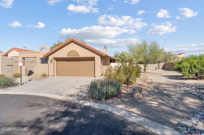 Photo - 321 E Fieldcrest Ln