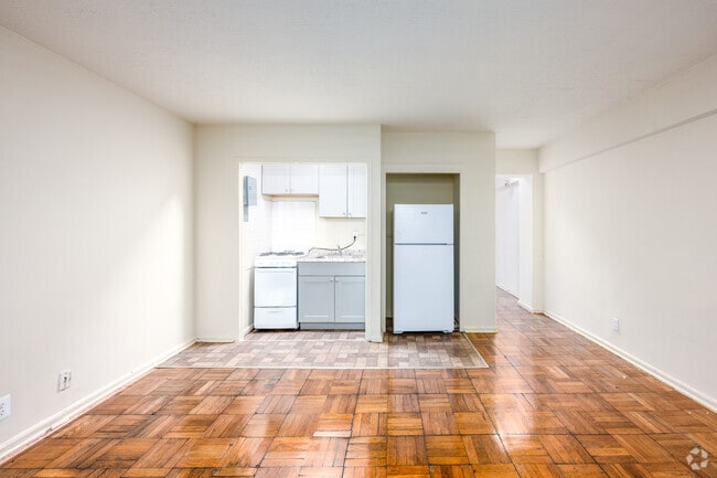 Studio - 337SF - Kitchen