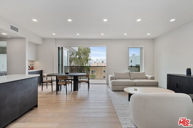 Photo - 505 S Barrington Ave Unit 401