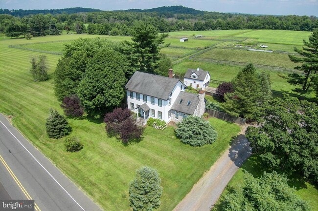 Building Photo - 1300 Bear Tavern Rd