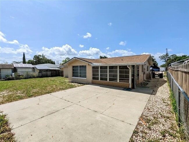 Photo - 8019 Portage Dr