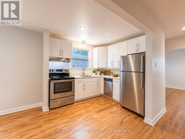 Photo - 206 Barry Pl