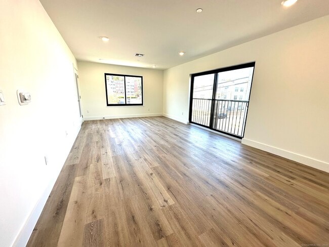 Photo - 414 Mather St