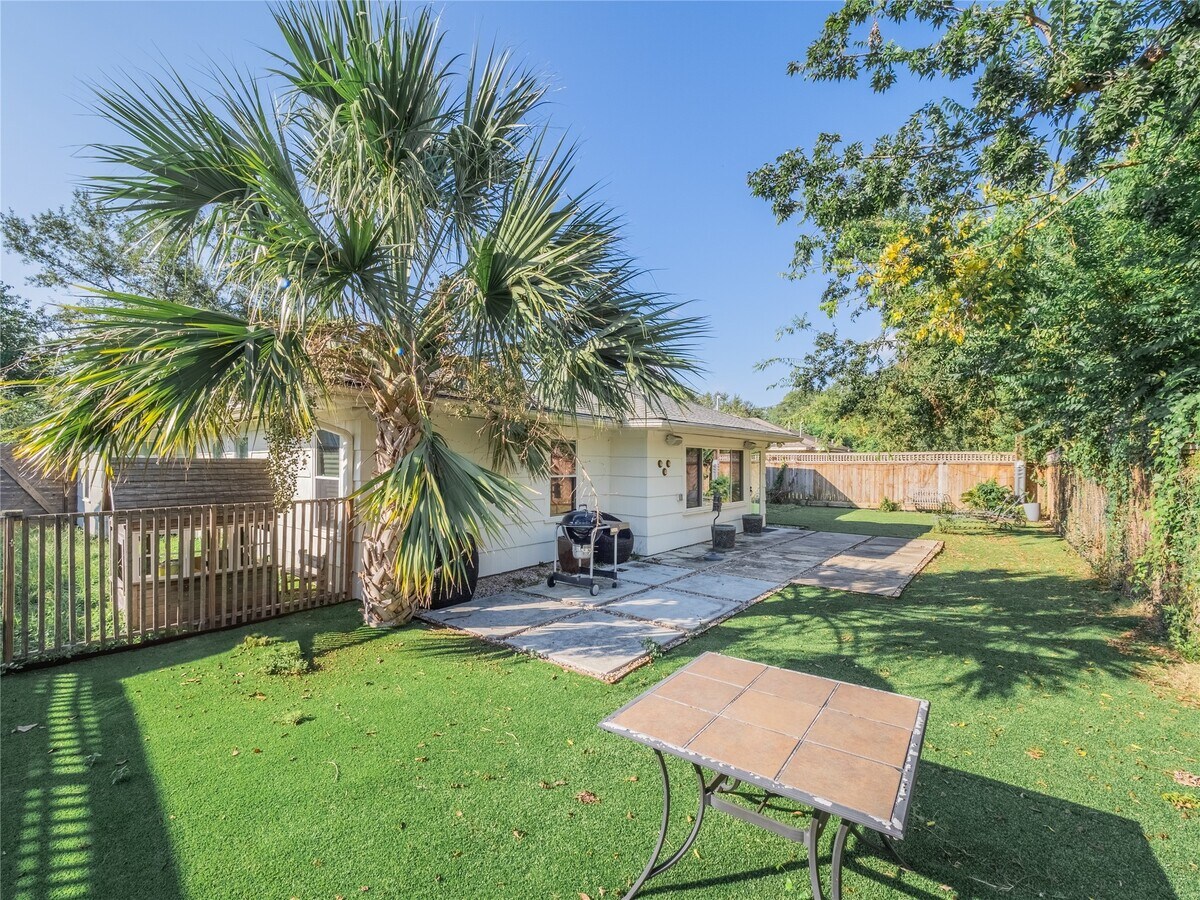 Photo - 3010 Conway St