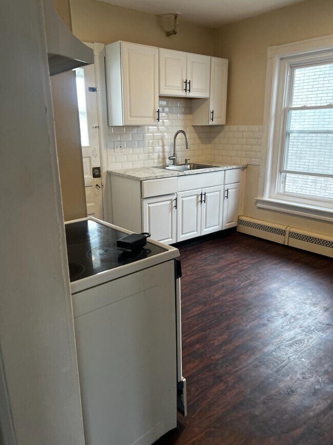 Building Photo - 629 N Jefferson St Rental