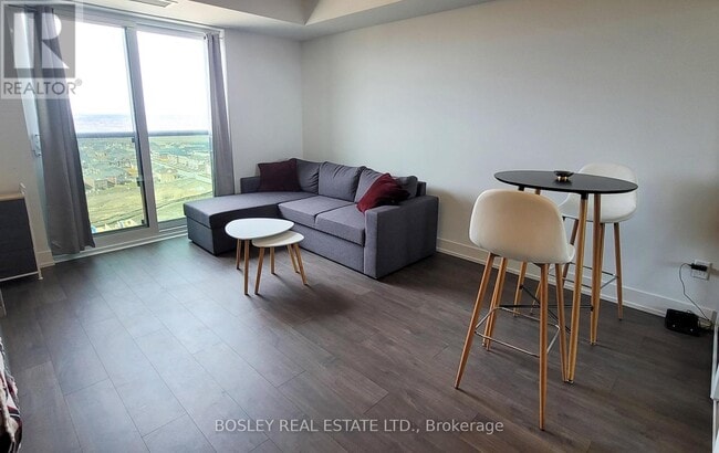 Photo - 2550 Simcoe St N