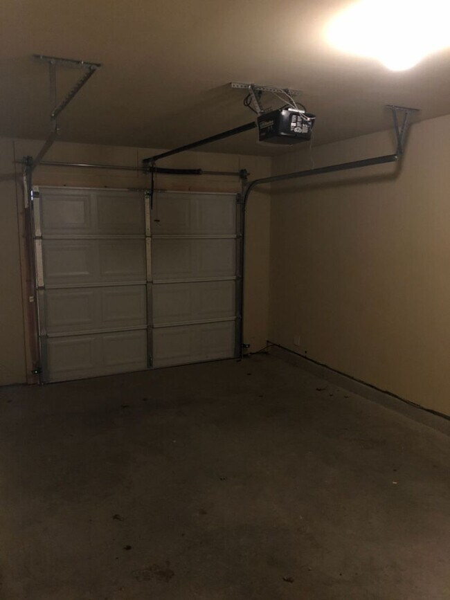 Single Family 4 Bedroom Townhome in Stonec... Townhome Rental in