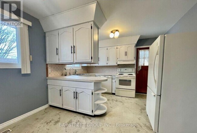 Photo - 6852 Hagar Ave