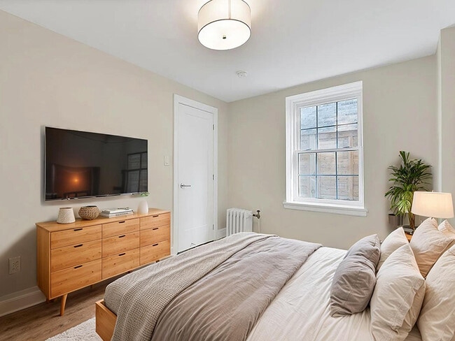 Photo - 697-701 Eglinton