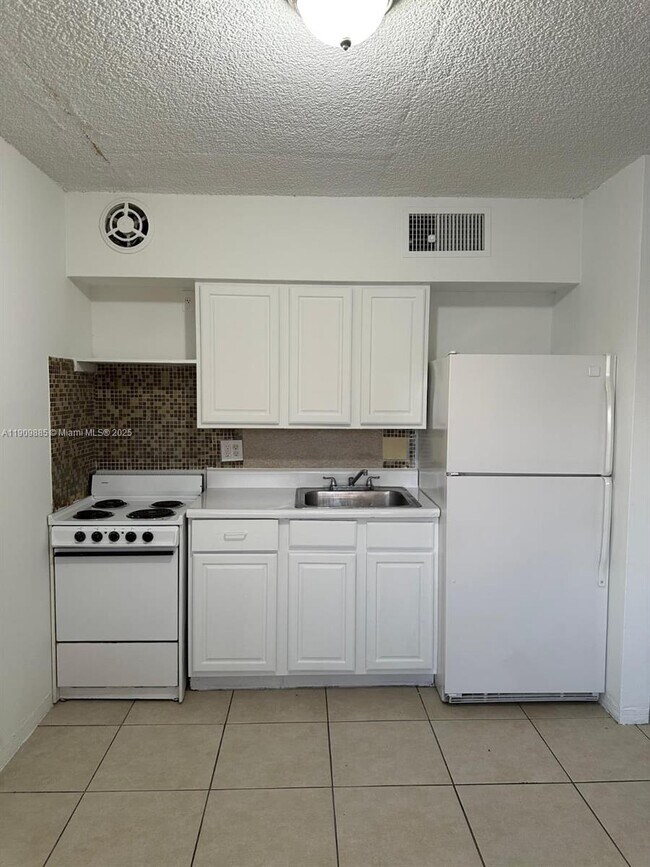 Photo - 101 NW 29th Ave Unit 9