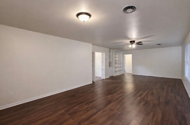 Photo - 205 E Crestmont Dr