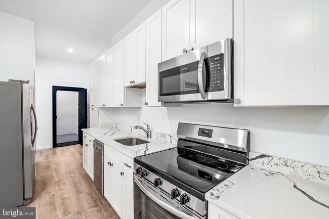 Photo - 665 Washington Blvd