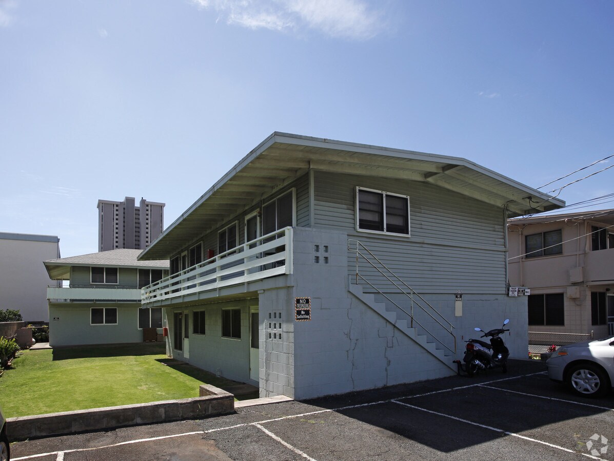 Photo - 2115 Algaroba St Apartments