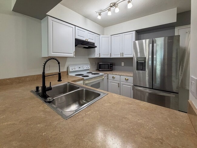 Photo - 2BR/1.5BA Townhouse in Mill Run!