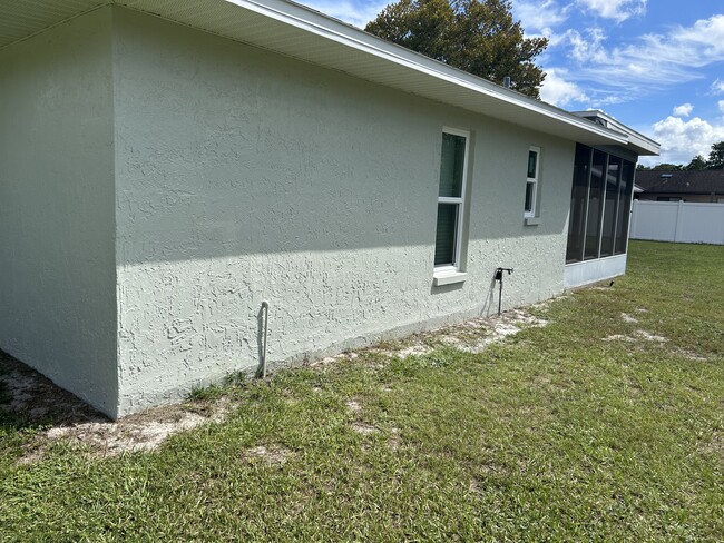 Photo - 286 Leafy Way Ave