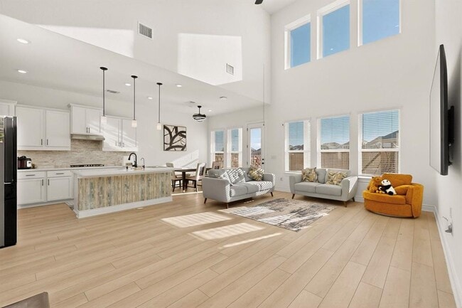 Photo - 2121 Lolo Ln