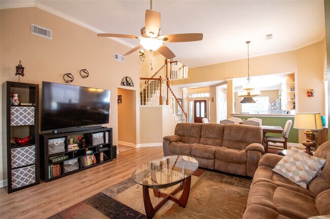 Photo - 7911 Hidden Oaks Ln