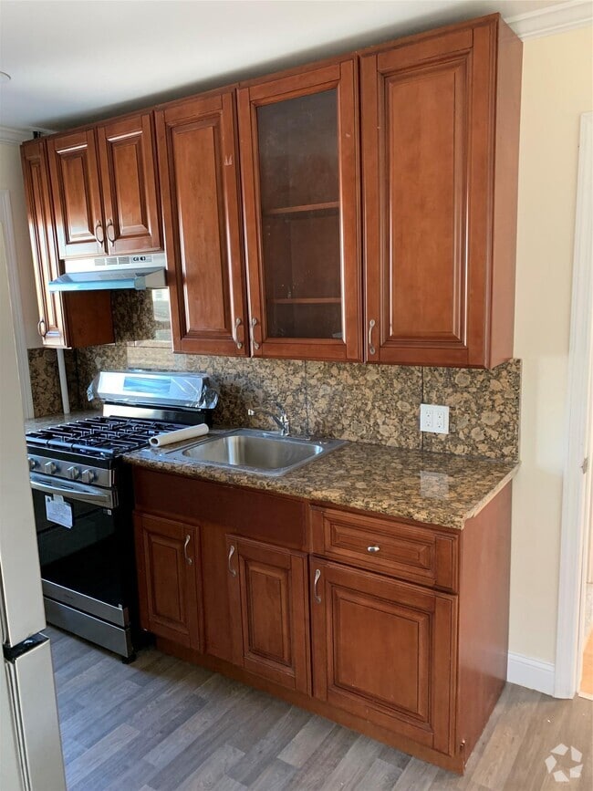 Building Photo - 104-18 110th St Rental