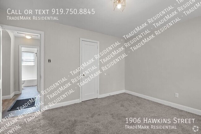Building Photo - 1906 Hawkins St Rental