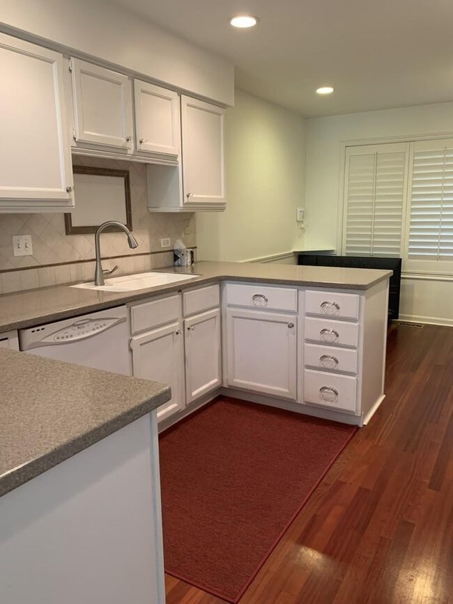 Photo - 946 N Shoreline Rd