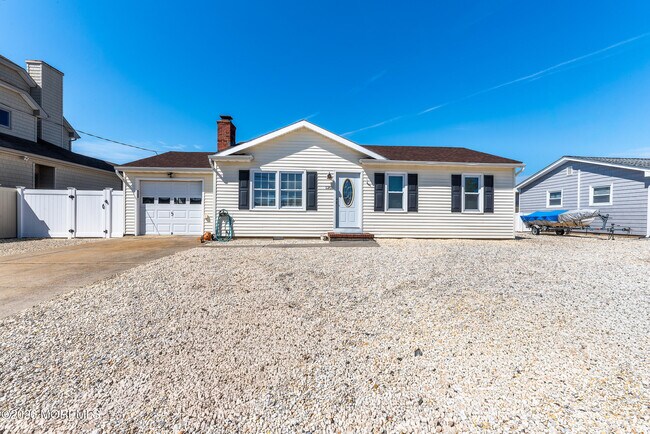 1201 Penguin Ct