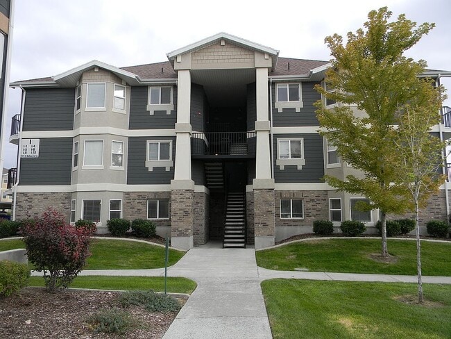 Building Photo - 117 E Calbourne Lane Unit I1