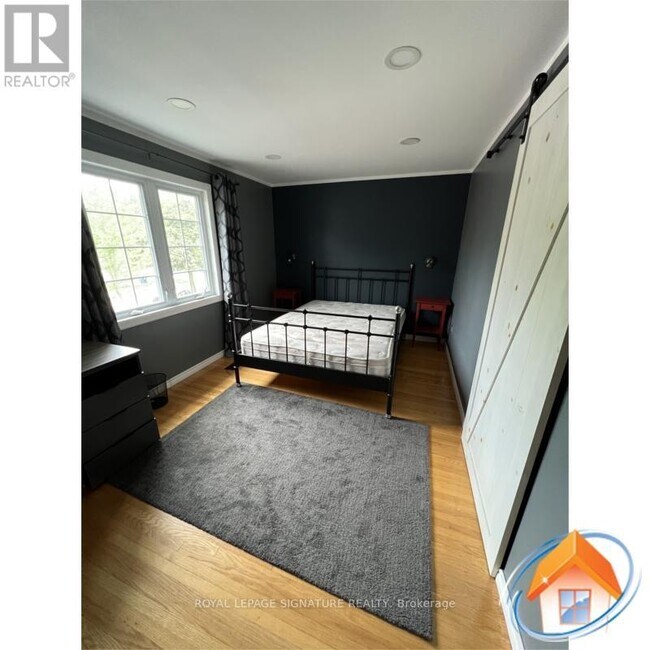 Photo - 72 Whitehorn Crescent