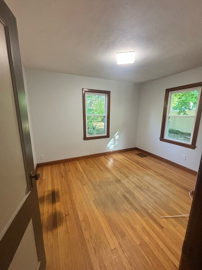 Photo - 203 Alder Ave