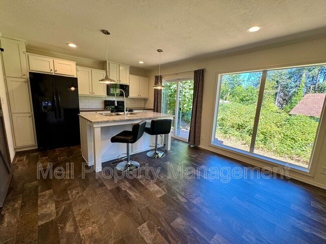 Photo - 191 E Parkway Blvd