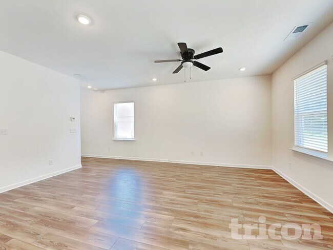 Photo - 2448 Lennox Rd SE