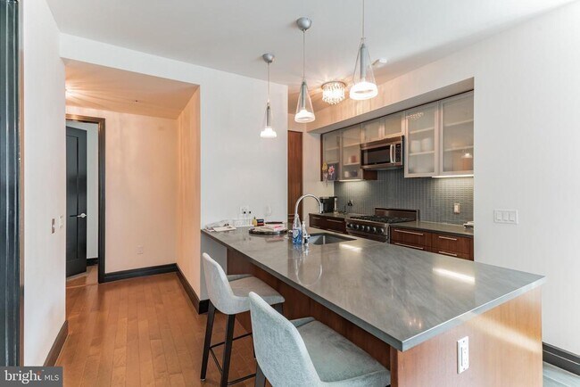 Photo - 1414 S Penn Square Unidad 19H