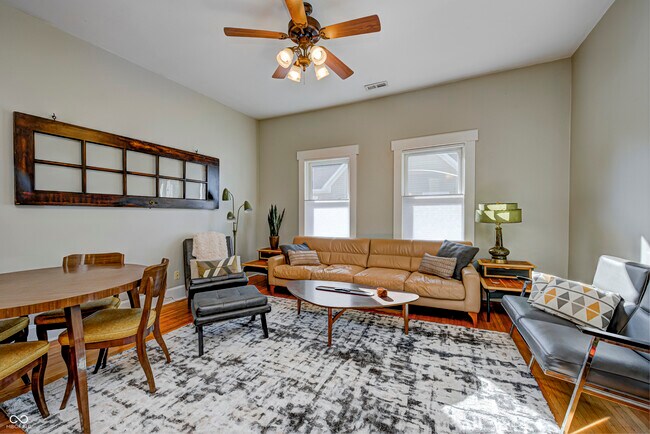 Photo - 2528 Broadway St