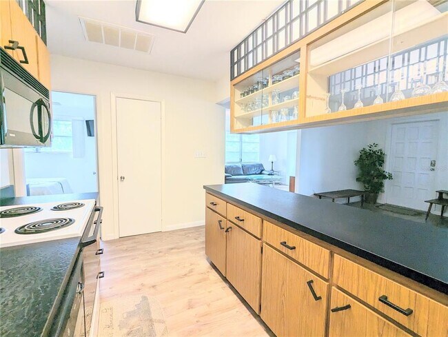 Photo - 1505 60th Ave W