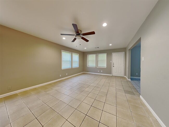 Photo - 29623 Raestone St