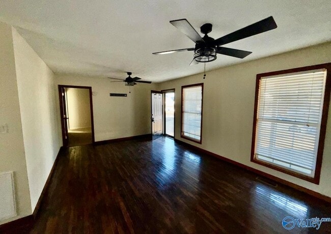 Photo - 412 Pearl St SW