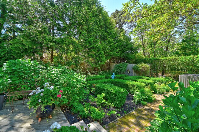 Photo - 22 Maidstone Ln