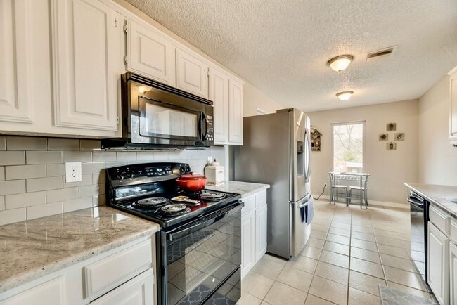 Photo - 425 Country View Ln