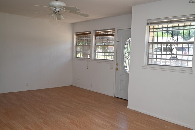 Photo - 1512 Parkdale Dr