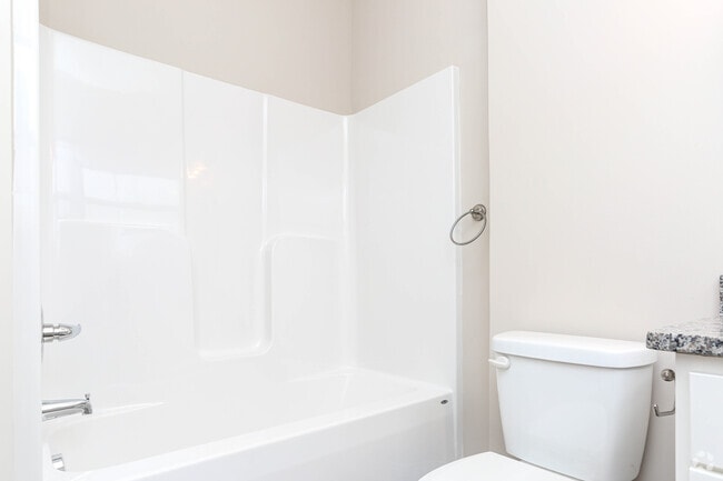 2BR, 2.5BA - 1,167 SF - Townhome - Bathroom