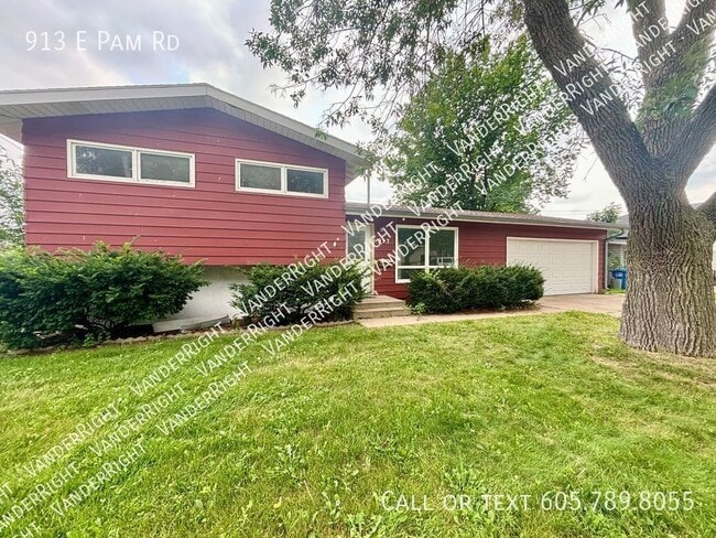Photo - 913 E Pam Rd House